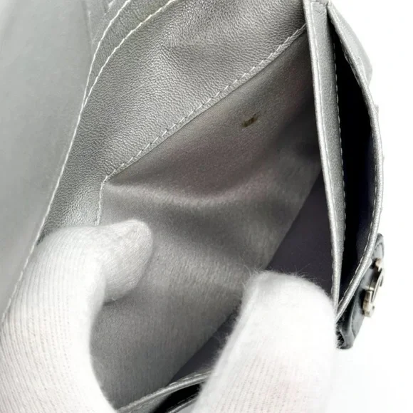 Chanel Camellia Compact Black Bi-fold wallet - Picture 8 of 11